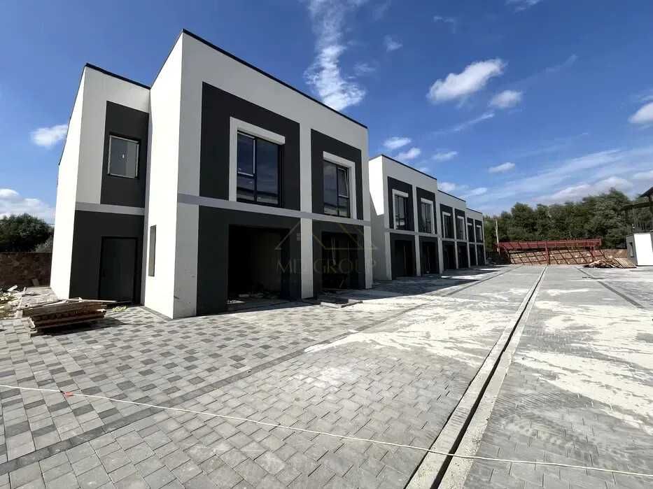 Продаж таунхауса з гаражем в елітній локації