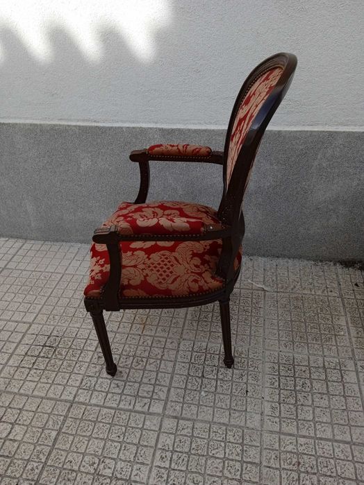 Cadeirão forrado a tecido