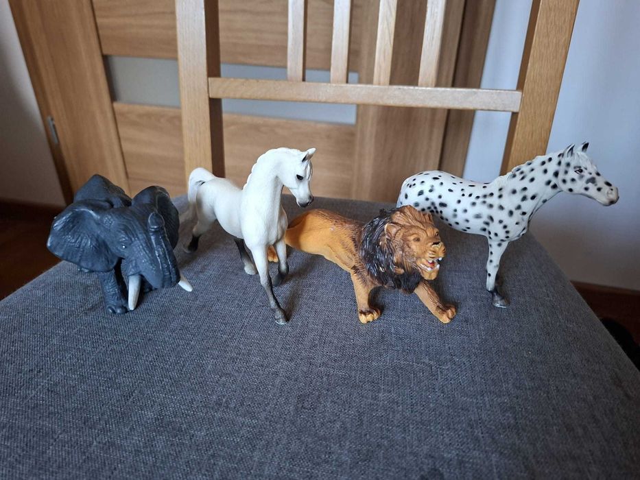 Zestaw zwierzątek do zabawy (kilka jest firmy Schleich)