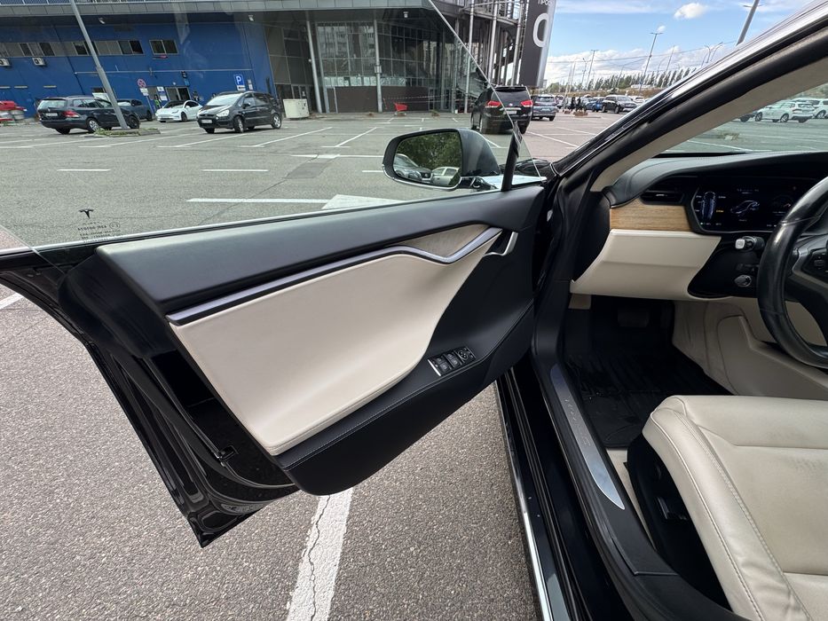 Tesla model S 100D, 2018 року(Тесла модель S) повний привід,  красивого чорного кольору