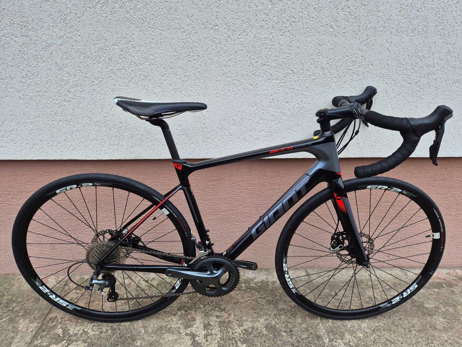 Rower szosowy full carbon Giant Defy Advanced disc, Shimano Tiagra