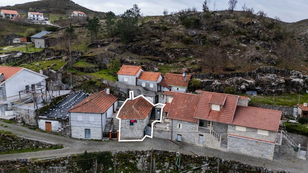 2 Casas de Aldeia c/ Logradouro | Potencial Turismo Rural ou Habitação
