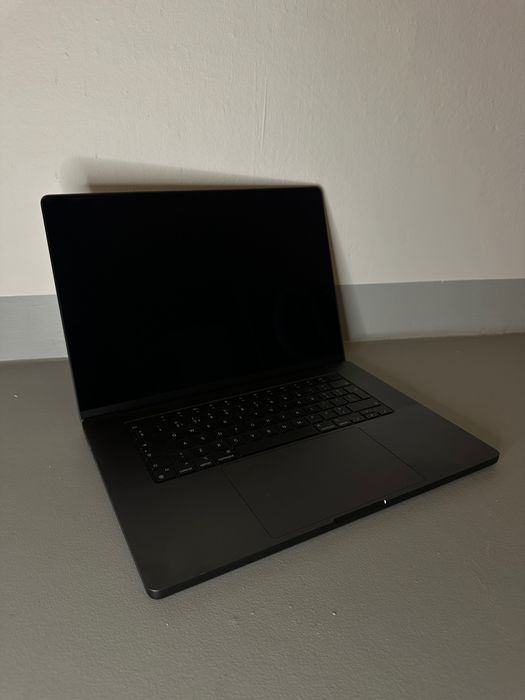 MacBook Pro 16 M4 Max 36GB  RAM 1TB SSD