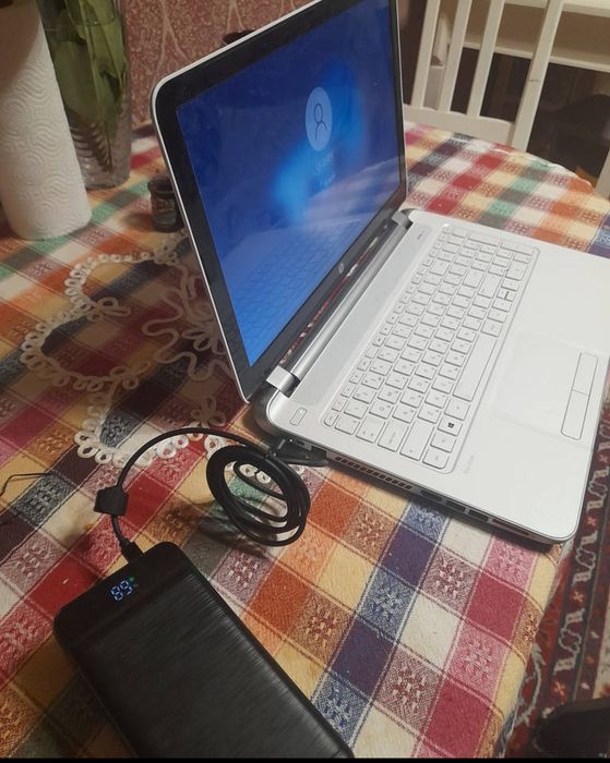 Кабель живлення для заряджання ноотбука з повербанка