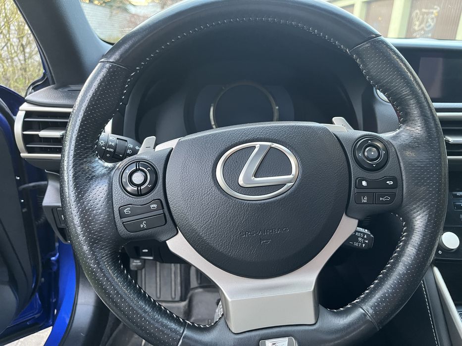 Lexus is 300h fsport