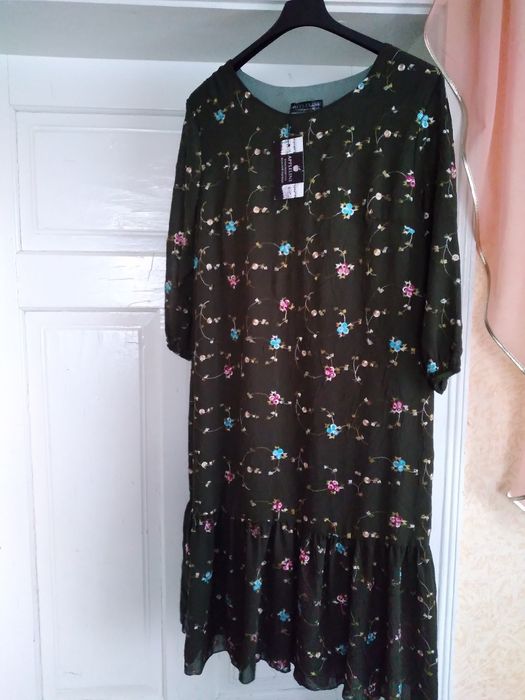 Сукня з вишитими квітами 50-52р.