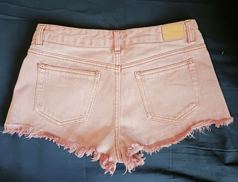 Продаю оригинальные шорты Levi's