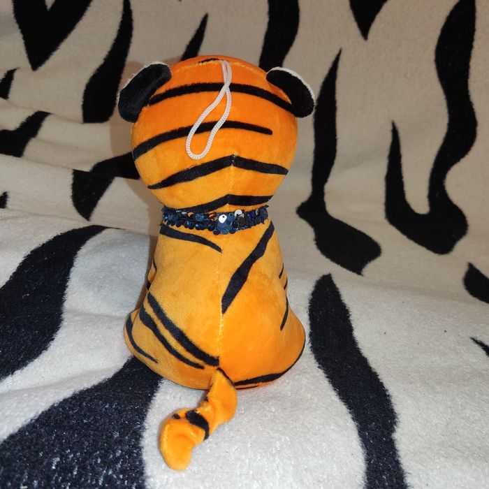 Продам две мягкие игрушки тигрёнок