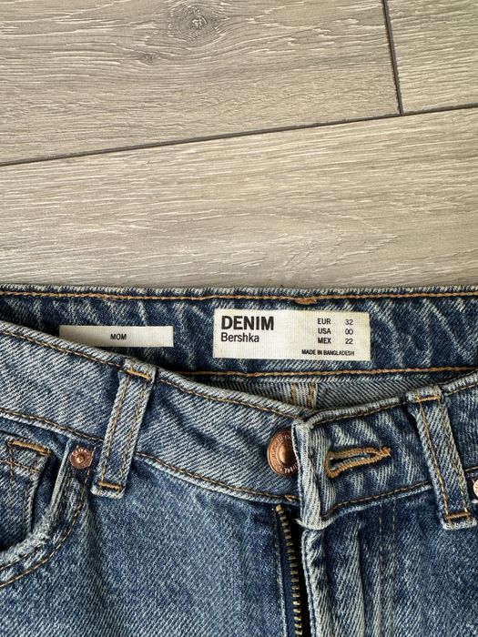 Джинси bershka mom