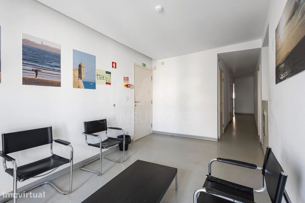 Oportunidade Única no Coração de Peniche — 124 m² com Potencial par... — Peniche, Leiria