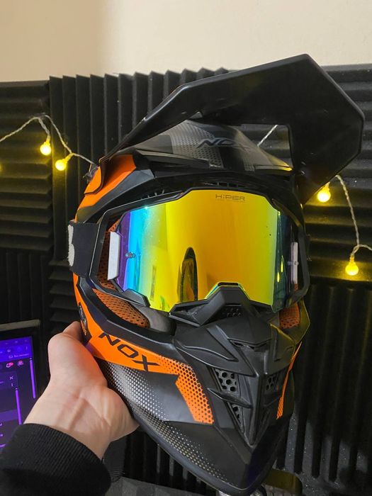 Продам ендуро шолом з окулярами