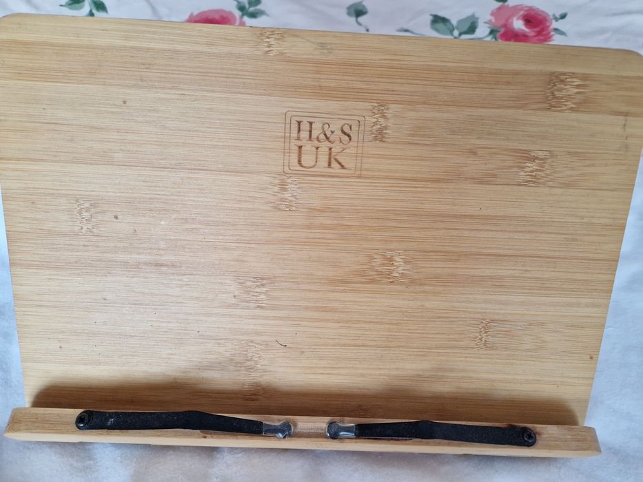 Продається підставкв для ноутбука.