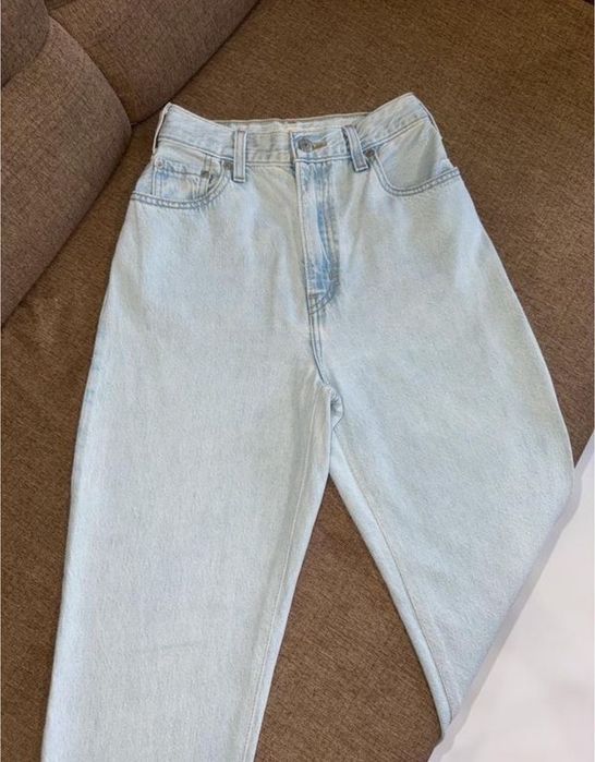 Стильні жіночі джинси Leviʼs