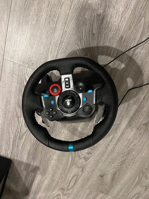 Volante logitech g29+ pedais+ mudanças (não encontrei fotos)