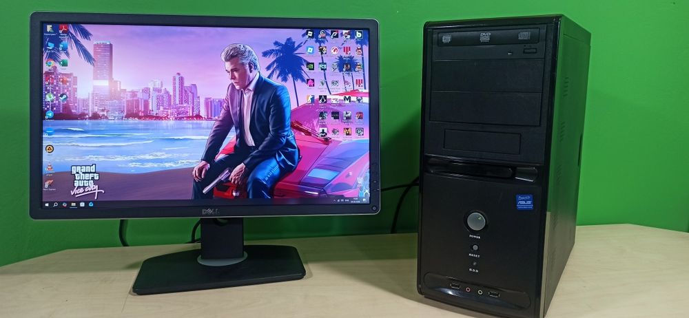 Ігровий комп'ютер з монітором 24 дюйма.