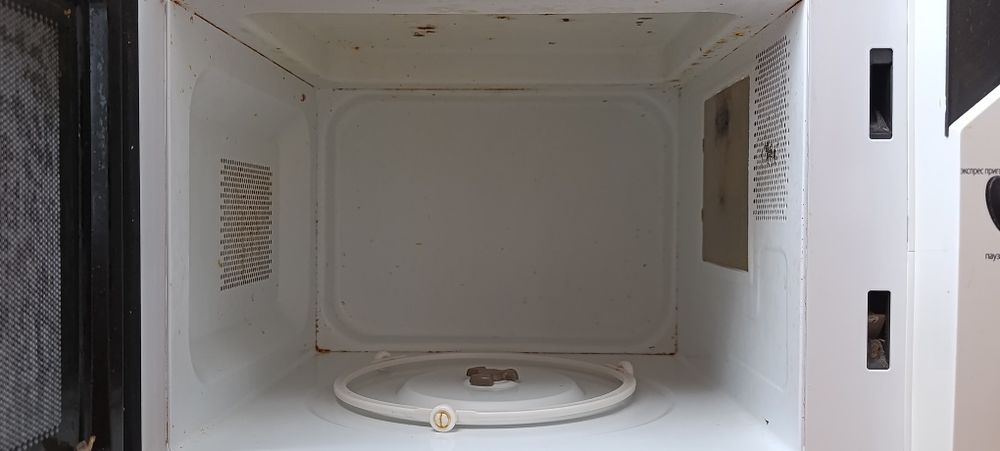 Продам мікрохвильову Saturn