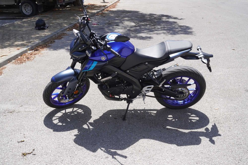 Yamaha MT-125 2022 | 21.700 km | Escape Black Widow | Excelente estado