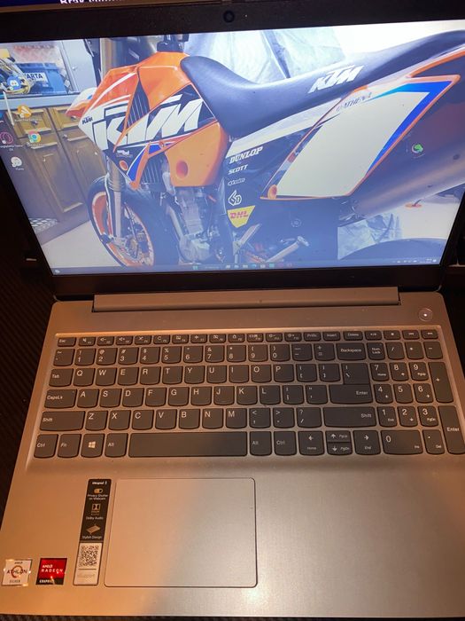 Laptop lenovo amd