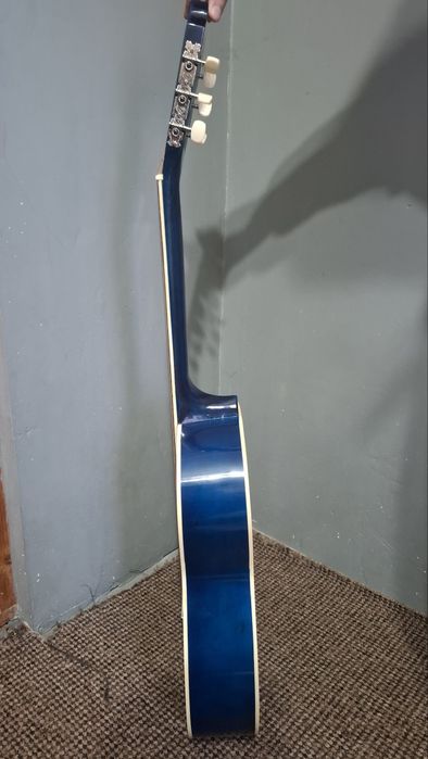 Акустична нова  гітара