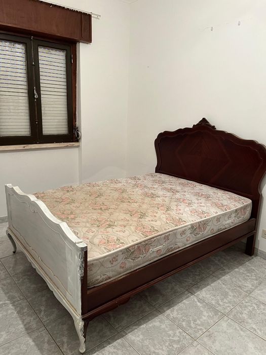 Cama antiga (madeira)