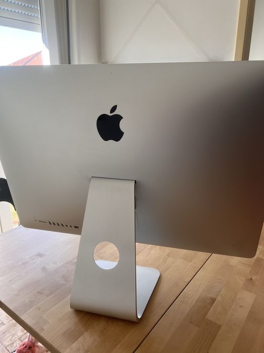 iMac Computer 2013468335587965030401