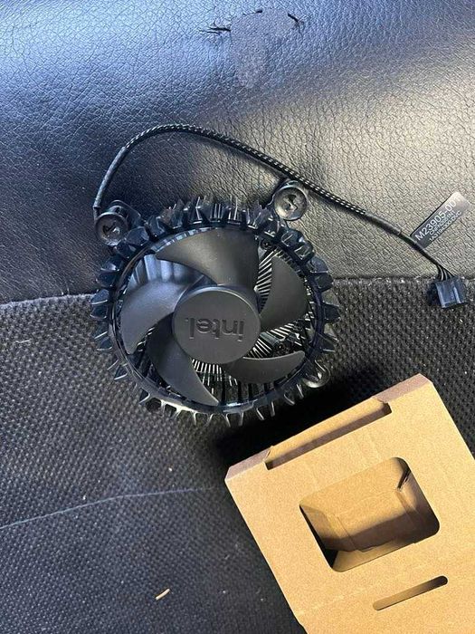 Intel Stock Cooler - Nieużywany, nowy.
