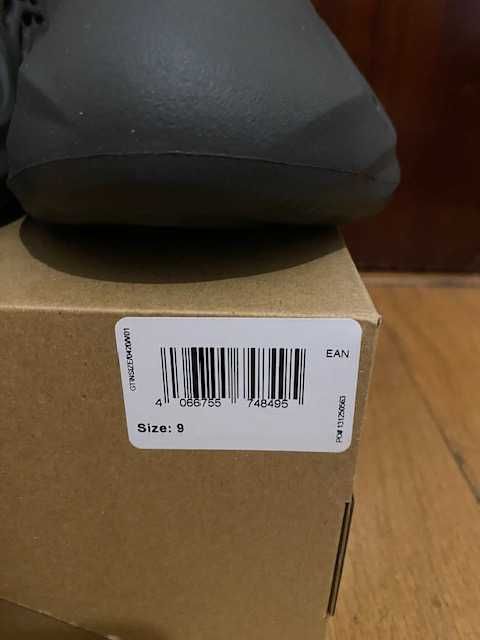 adidas Yeezy Foam RNR Onyx tamanho 43