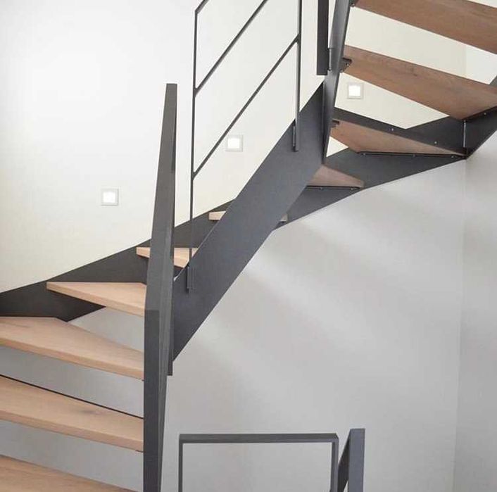 schody wewnętrzne konstrukcja stalowa