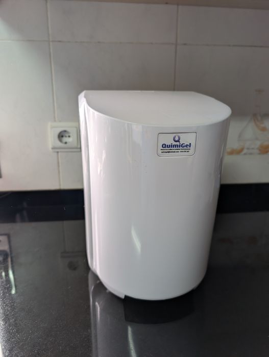 Dispensador de Papel de Extração Central Parede
