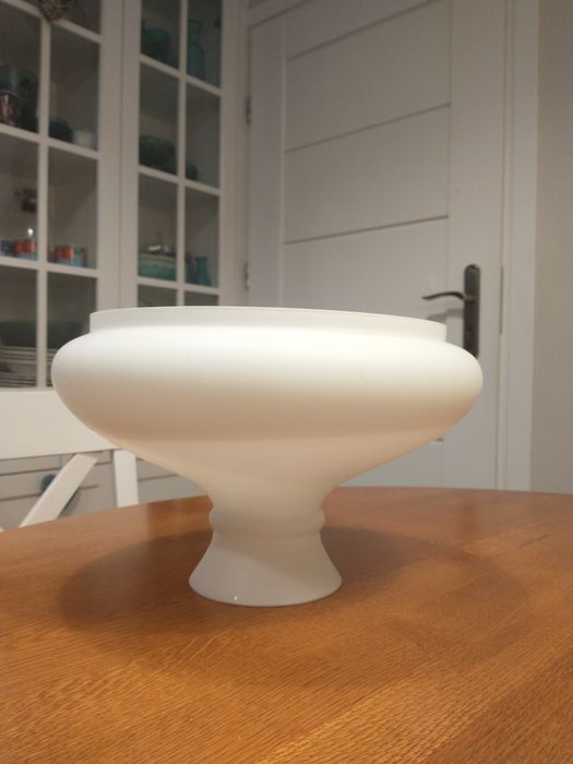 Lampa sufitowa mosiężna stylizowana na naftową z dużym kloszem lata 70