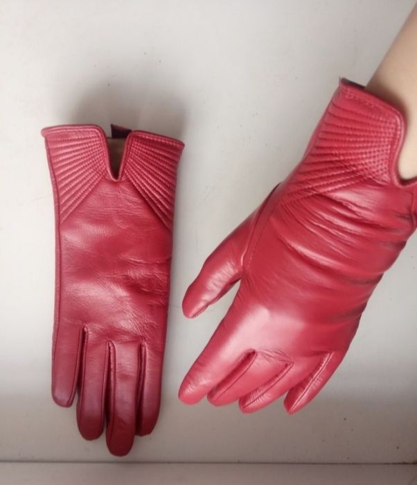 Продаються шкіряні рукавиці