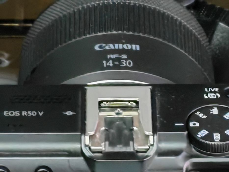 Canon Eos-r 50v + RF 14-30