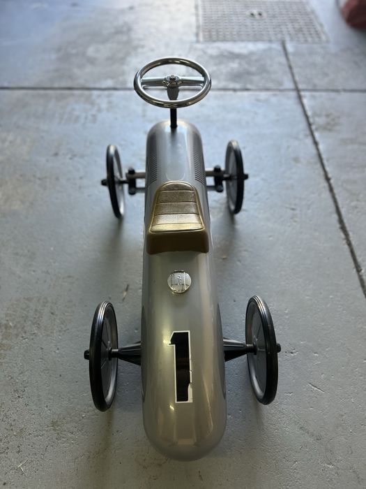 Carro vintage em metal