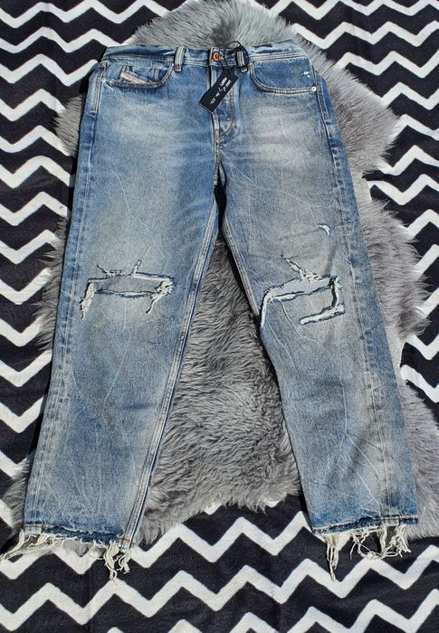 Spodnie jeans jeansowe Diesel oryginalne z dziurami Rozmiar 32