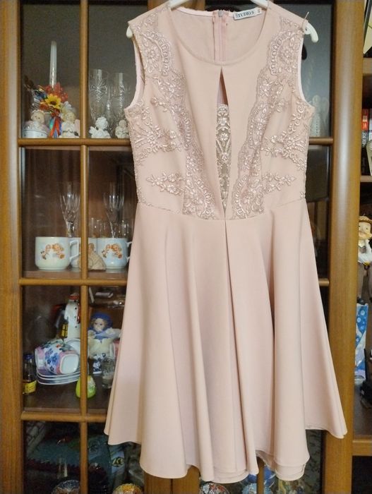 Нарядна сукня для дівчинки