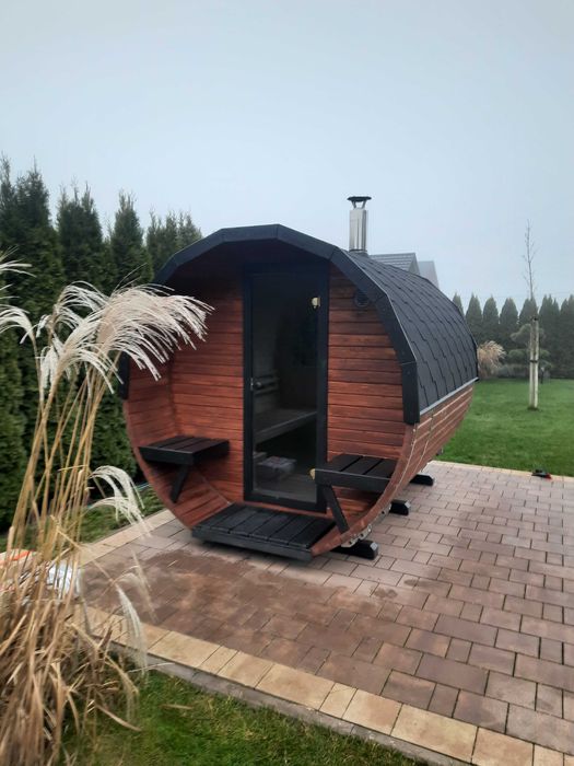 Sauna ogrodowa beczka z przedsionkiem i oknem panoramicznym