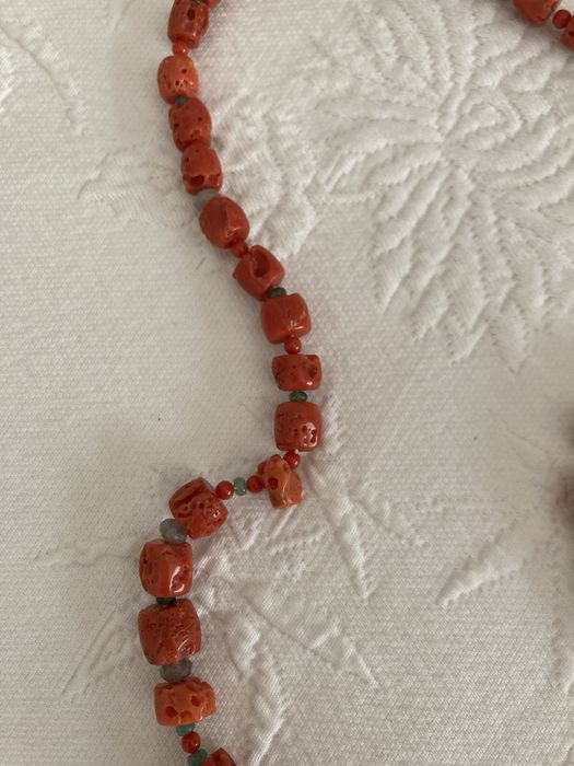 Colar de coral mediterraneo