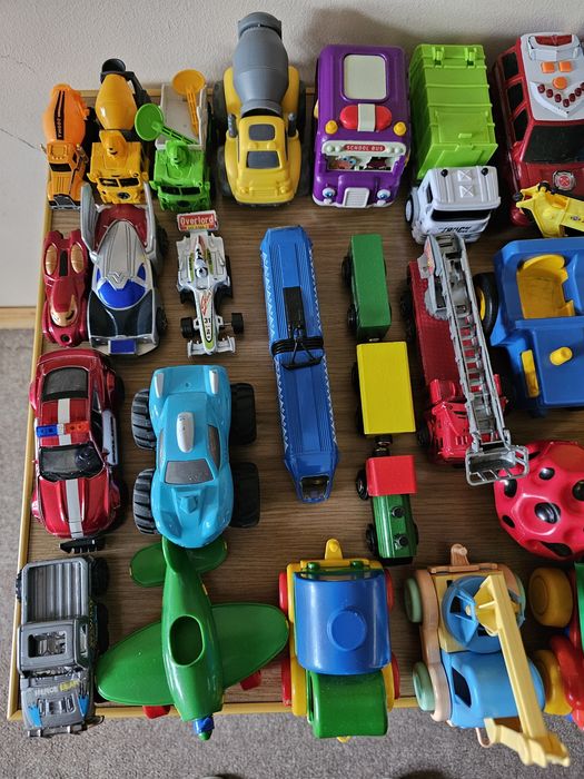 Машинки,паравозики,будтехніка,мотоцікли