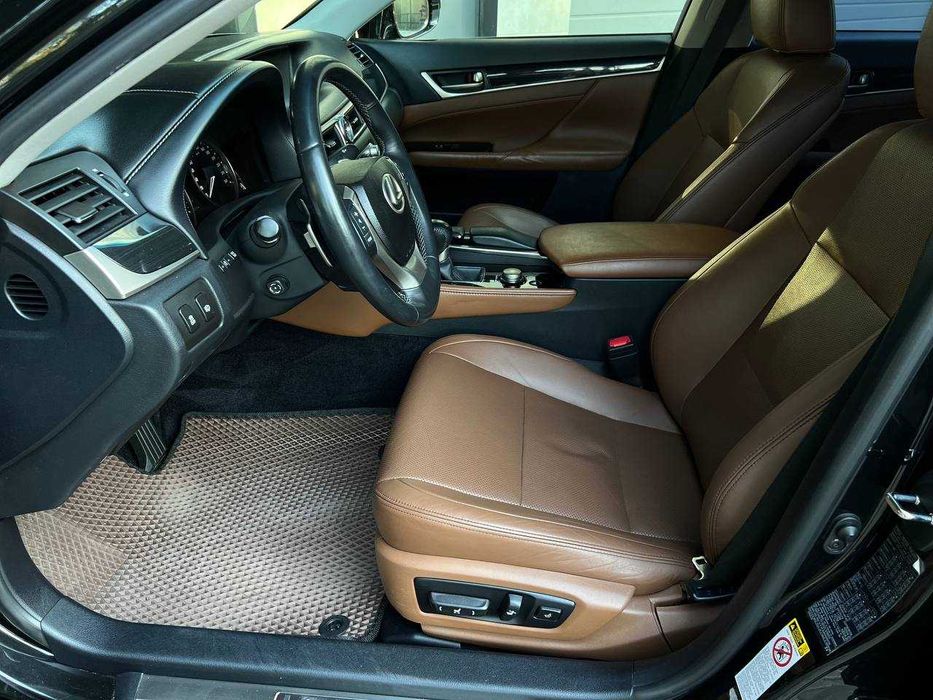 Lexus GS Офіціал 2013
