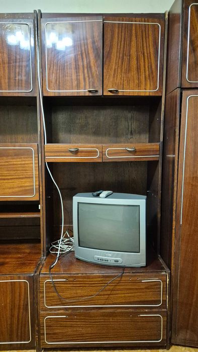 Меблі в гостинну. Стінка радянських часів.