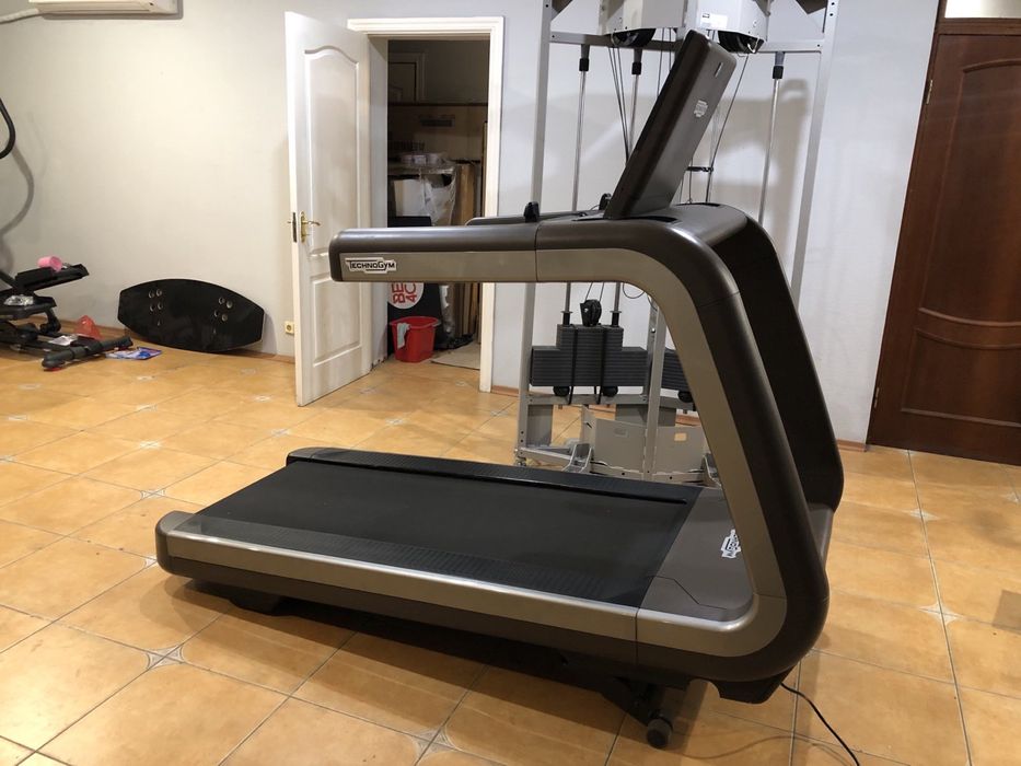 Бігова доріжка Technogym Run Artis Unity 3.0