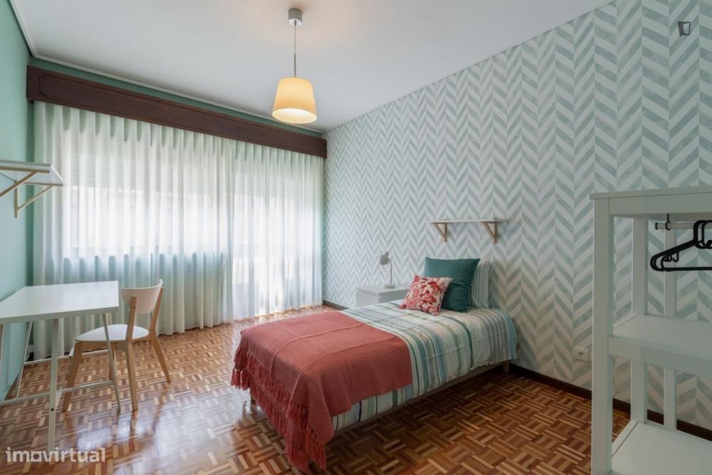 Quarto - localizado em Cedofeita Porto