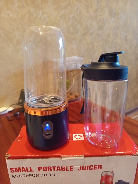 Портативный стакан для фреша