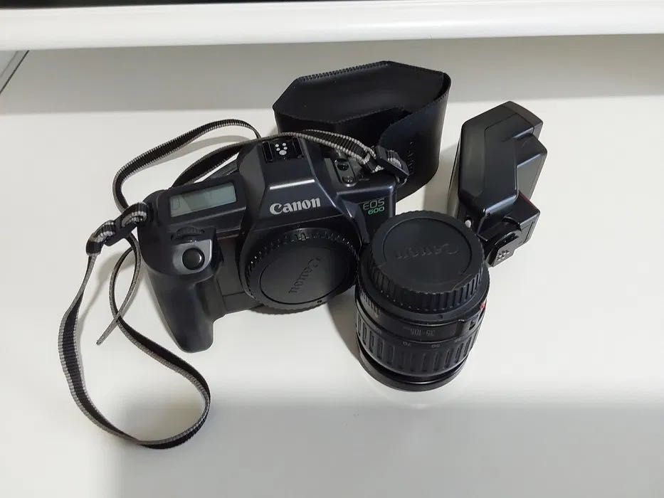 Máquina Fotográfica Analógica CANON EOS 600