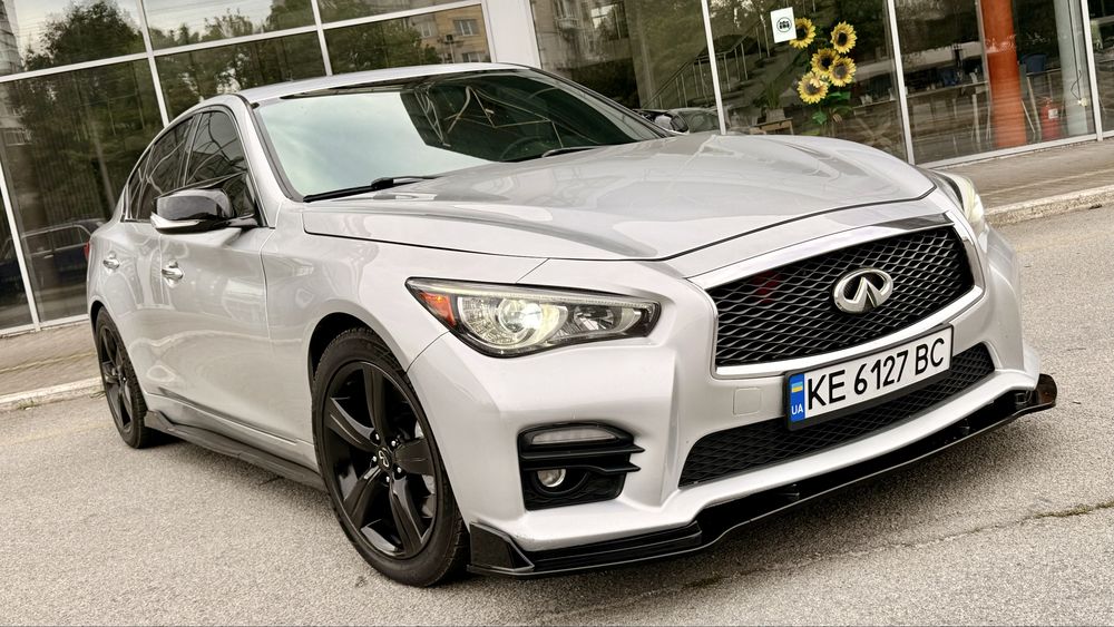 Продам Infiniti Q50   Полный привод 3,7 Газ/Бензин