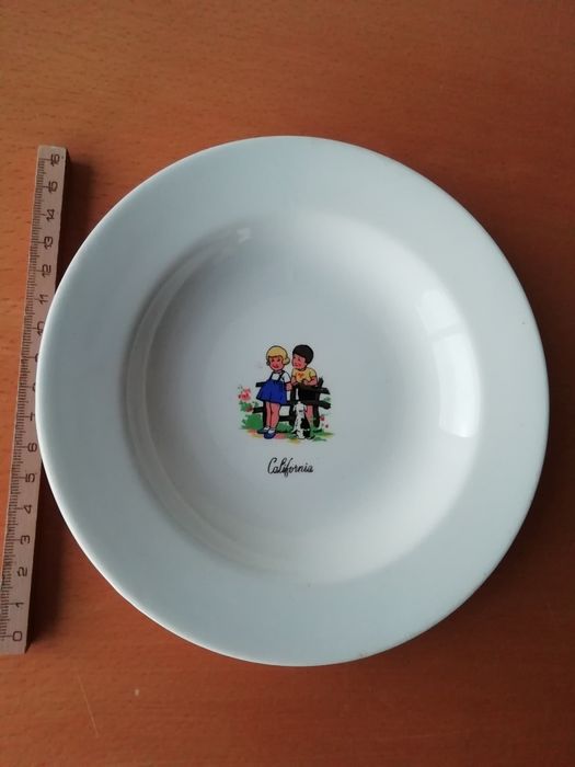 Conjunto de pratos de vários países.