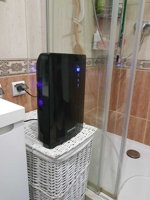 Osuszacz powietrza, oczyszczacz z jonizatorem i lampą UV na 12/230V