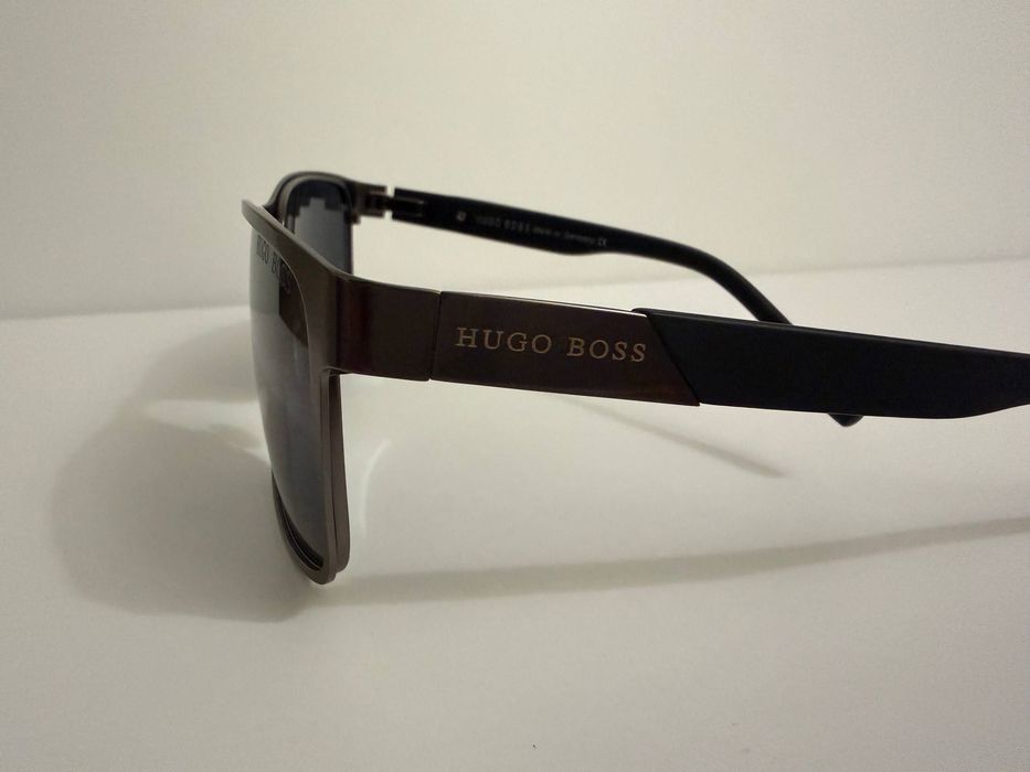 Сонцезахисні чоловічі окуляри Hugo Boss