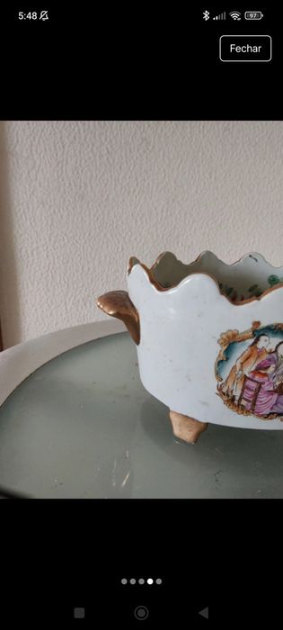 Taça decorativa de porcelana oriental decoração policromada e outo Vin