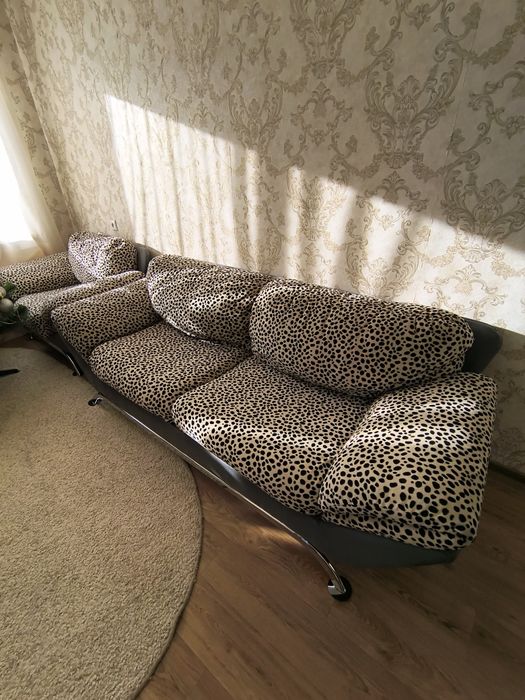 Диван з кріслами